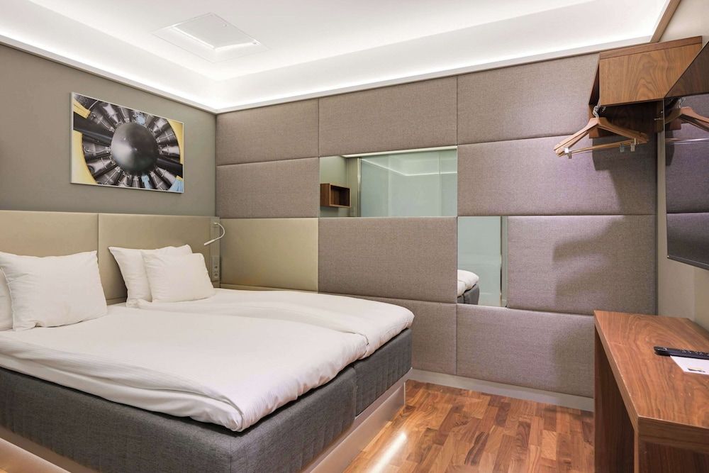 Comfort Hotel Xpress Helsinki Airport Terminal Double Room (Compact) 4