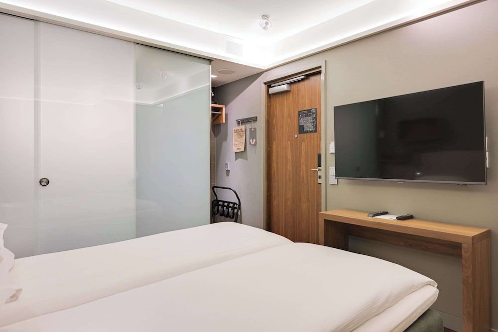 undefined Comfort Hotel Xpress Helsinki Airport Terminal 8