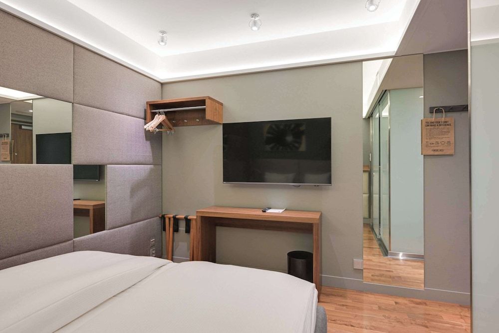 Comfort Hotel Xpress Helsinki Airport Terminal Double Room (Compact) 9