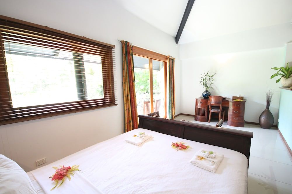 Wellesley Resort Standard Room, 1 King Bed 3