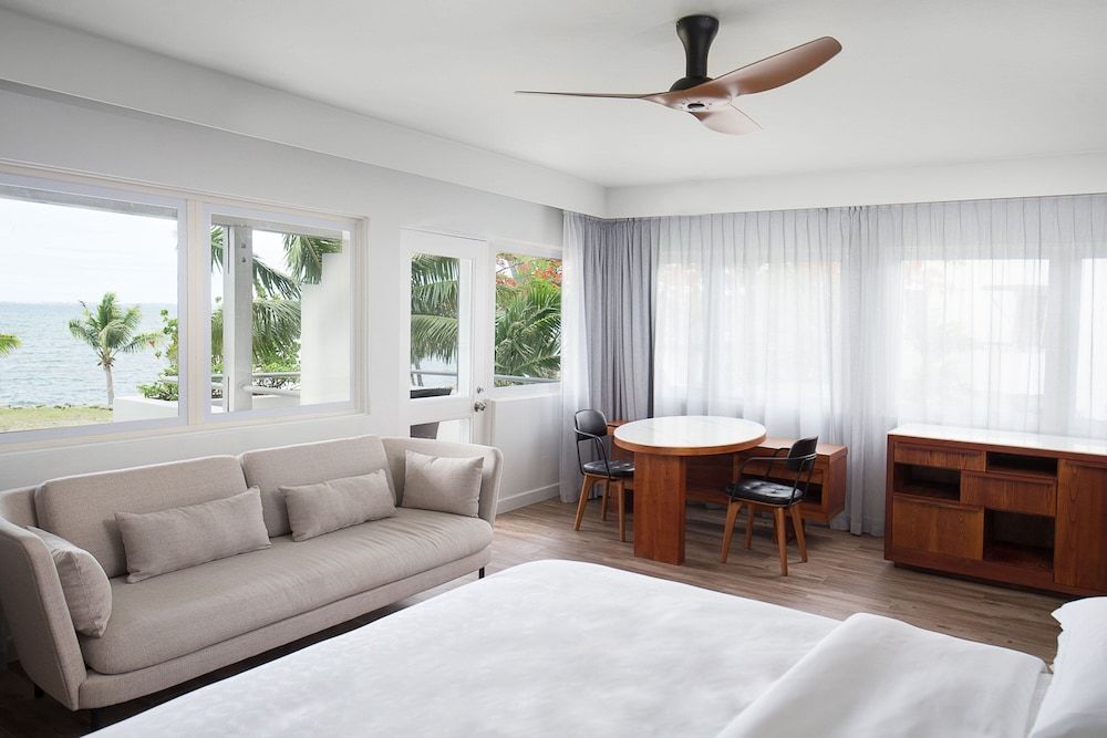 Studio, 1 King Bed, Oceanfront