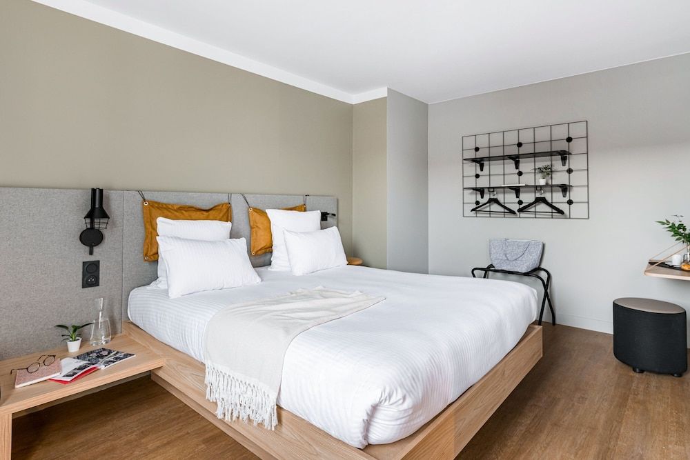 Family Room, 1 Queen Bed with Sofa bed, Balcony