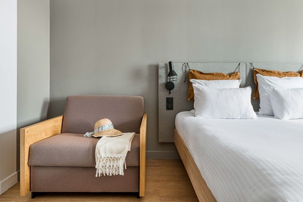 Room, 1 Queen Bed with Sofa bed