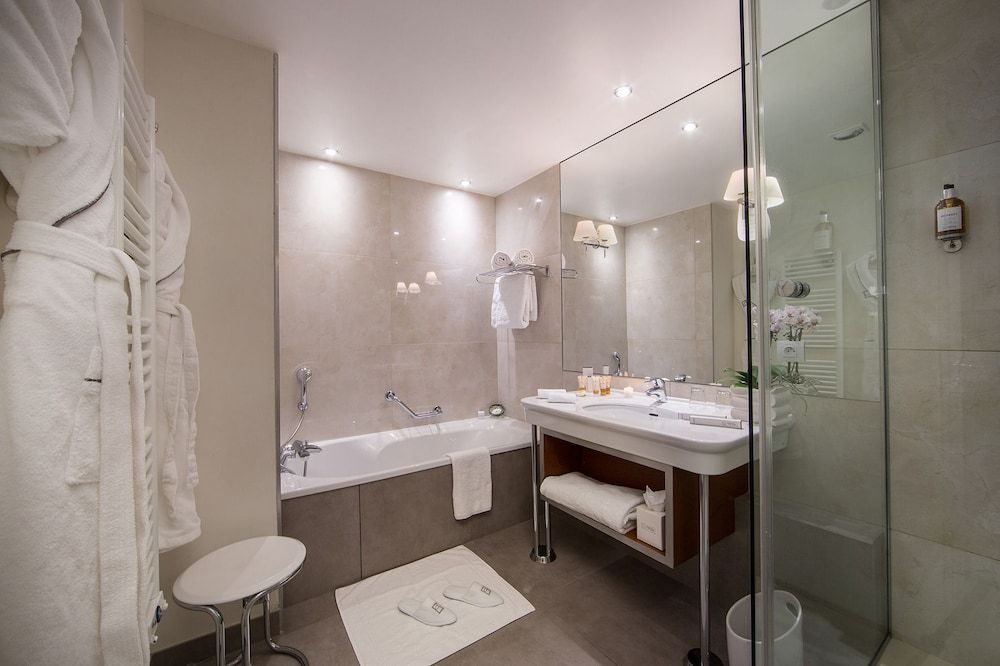 L'Impérial Palace Classic Queen Room 3