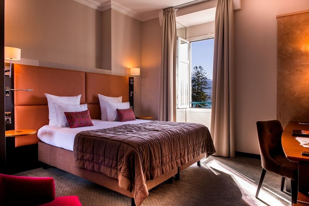 Prestige Lake Suite with spa access on reservation