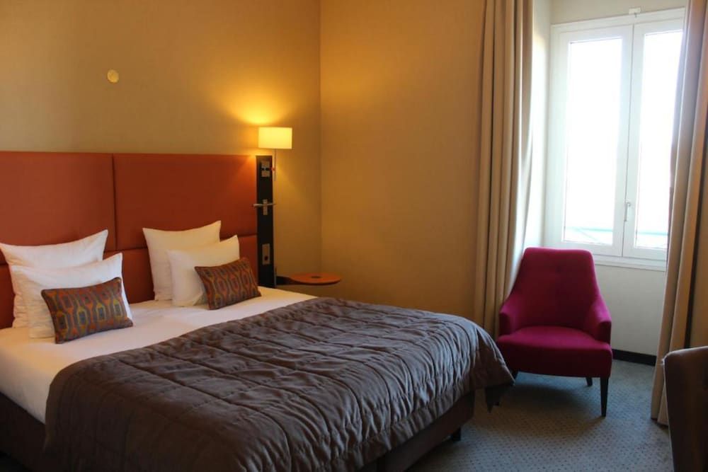 Privilege Queen Room with balcony with spa access on reservation