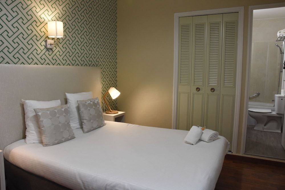 Regina Hotel Standard Double Room ( only double beds available - twin beds not possible)