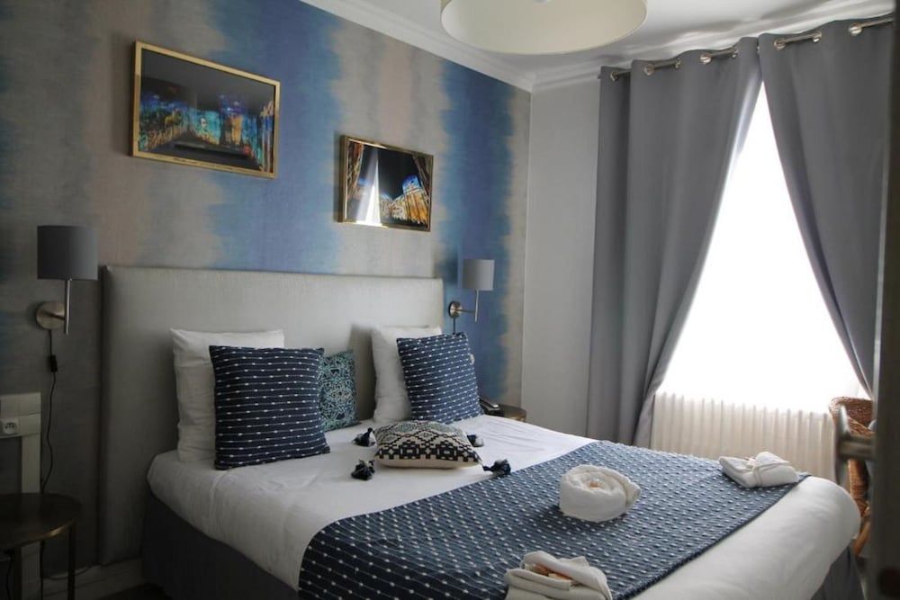Regina Hotel Standard Double Room ( only double beds available - twin beds not possible) 2
