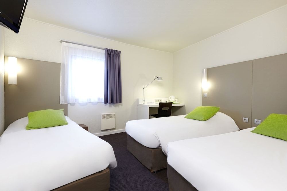 Campanile Paris Est - Porte de Bagnolet Standard Room, 3 Twin Beds 3