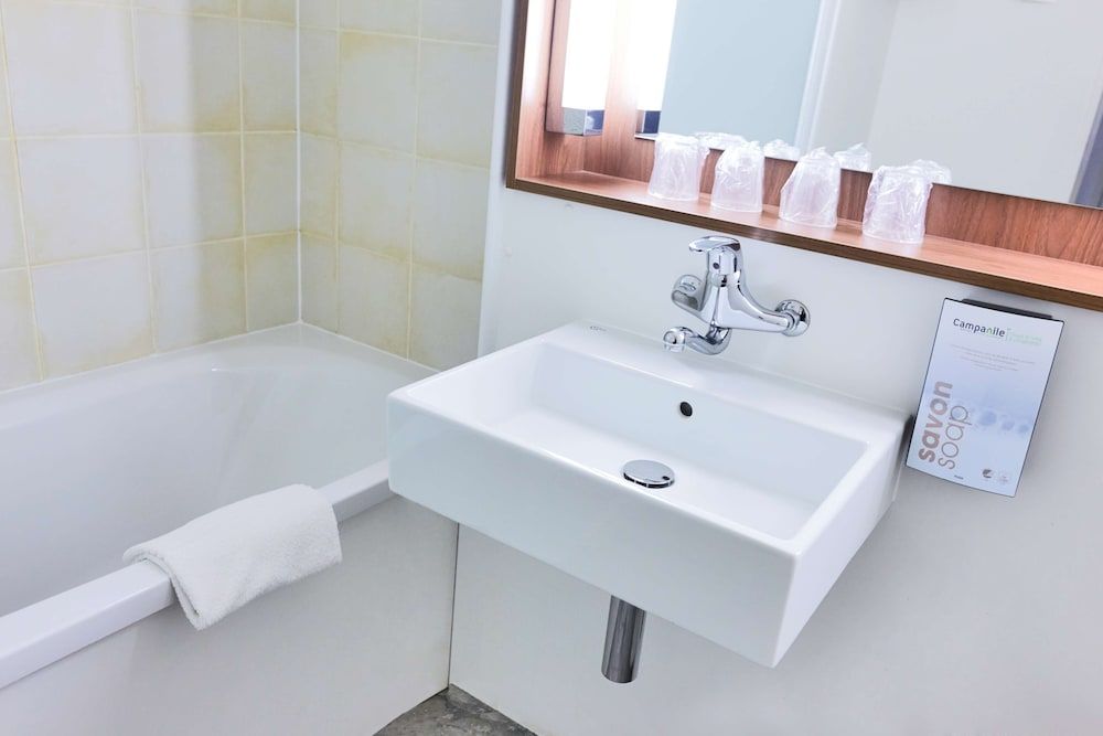Campanile Paris Est - Porte de Bagnolet Standard Room, 2 Twin Beds 7