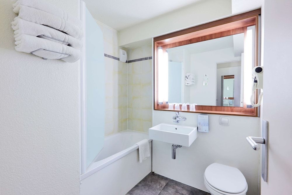 Campanile Paris Est - Porte de Bagnolet Standard Room, 2 Twin Beds 6