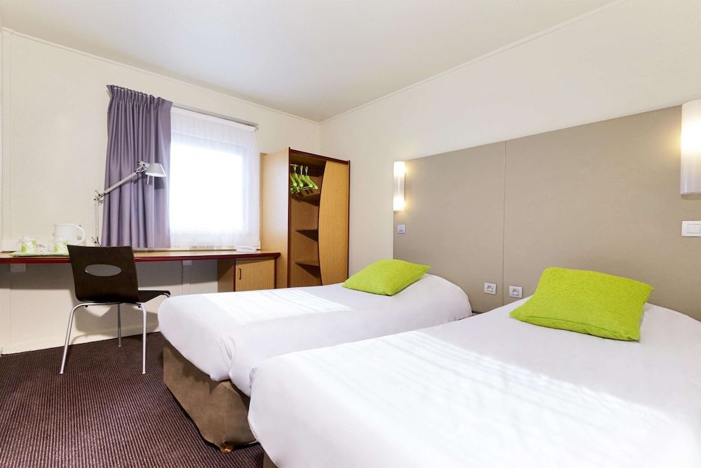 Campanile Paris Est - Porte de Bagnolet Standard Room, 2 Twin Beds 5