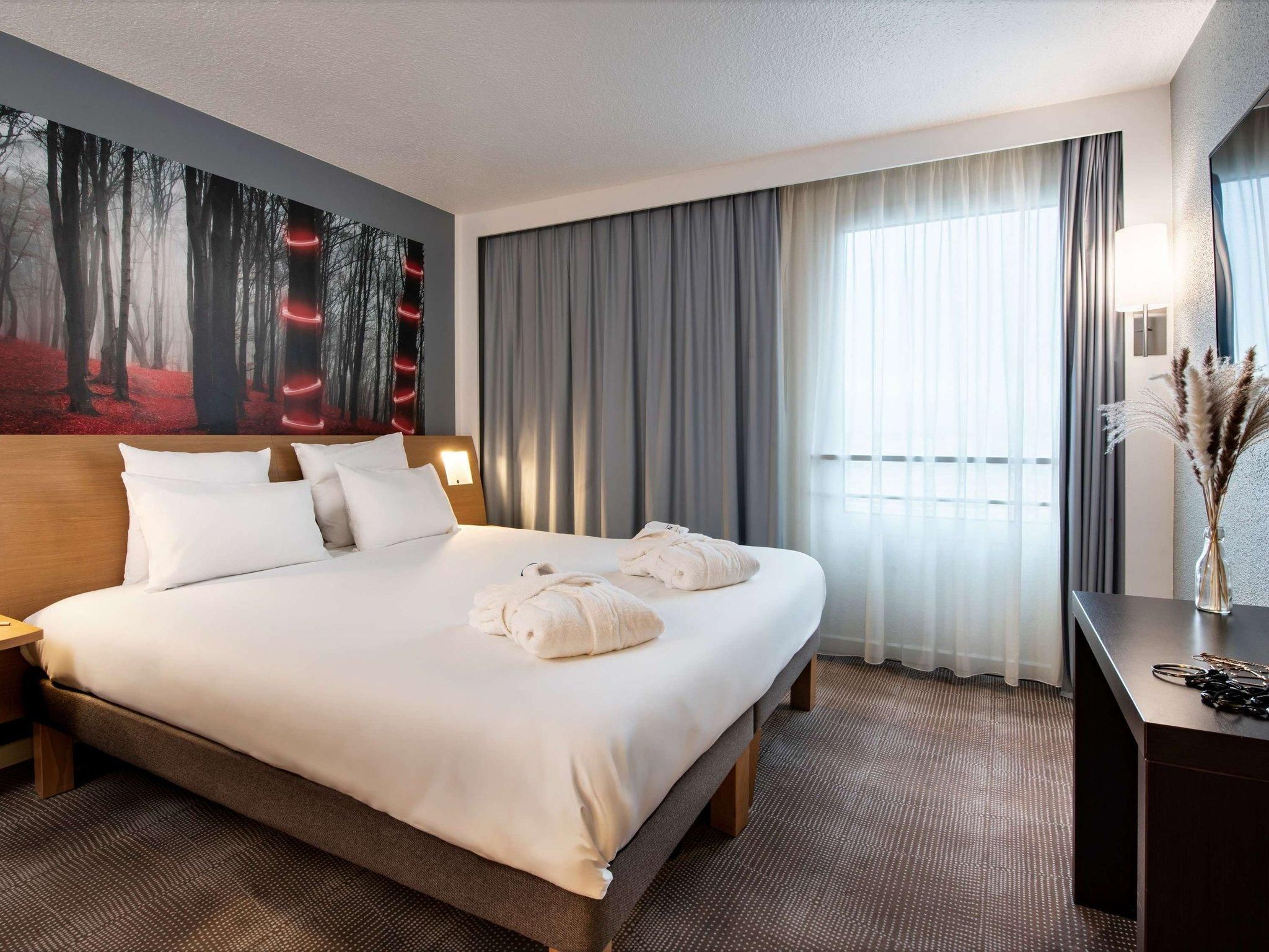 Junior Suite with a double bed and sofa