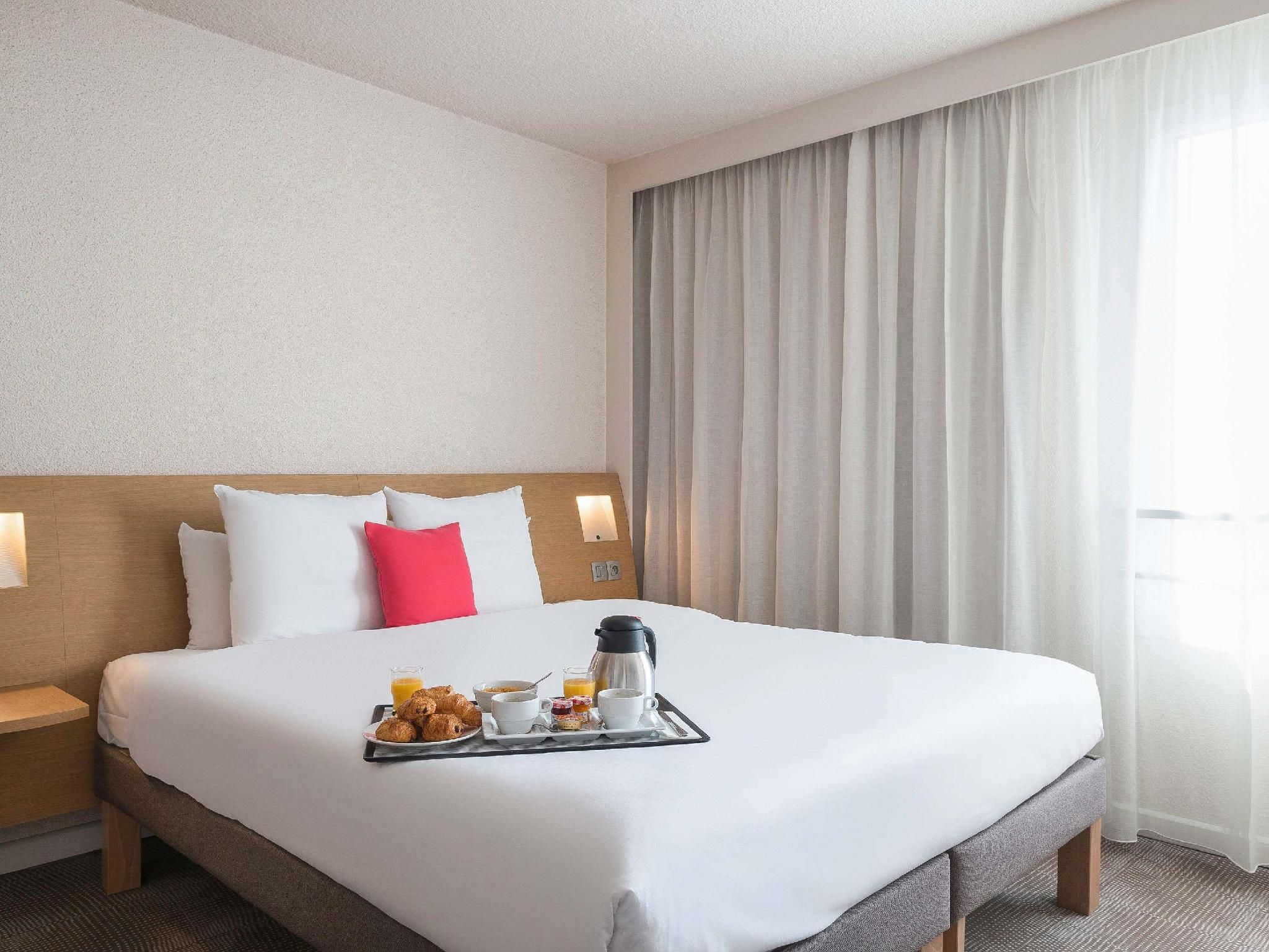 Classic room with a double bed