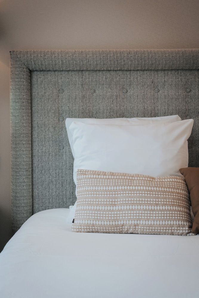 Henry II Hotel Standard Double Room 3