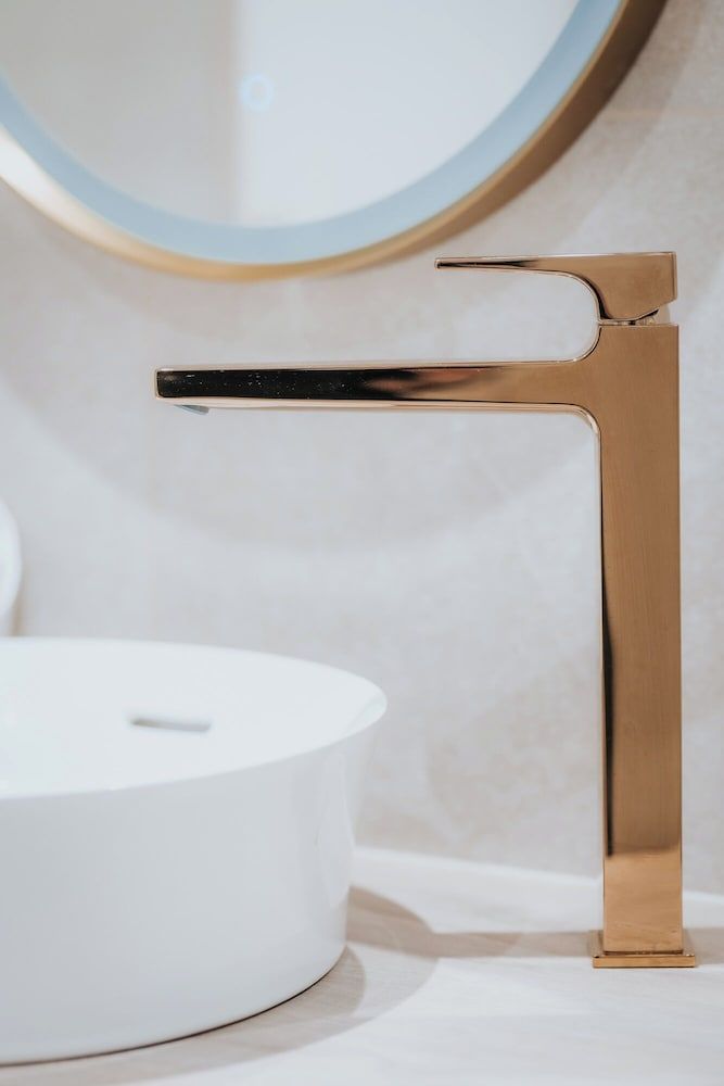 Henry II Hotel Deluxe Double Room 11