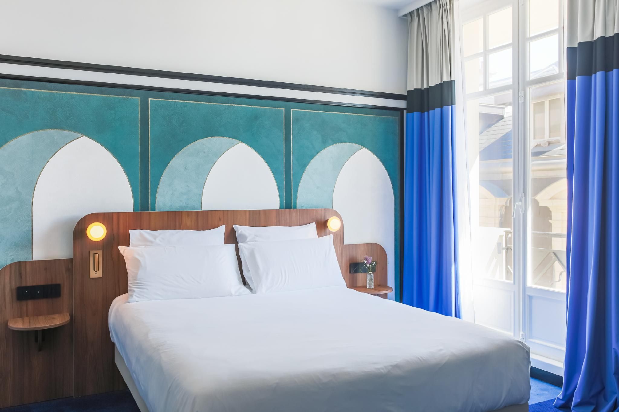 Classic room with a double bed