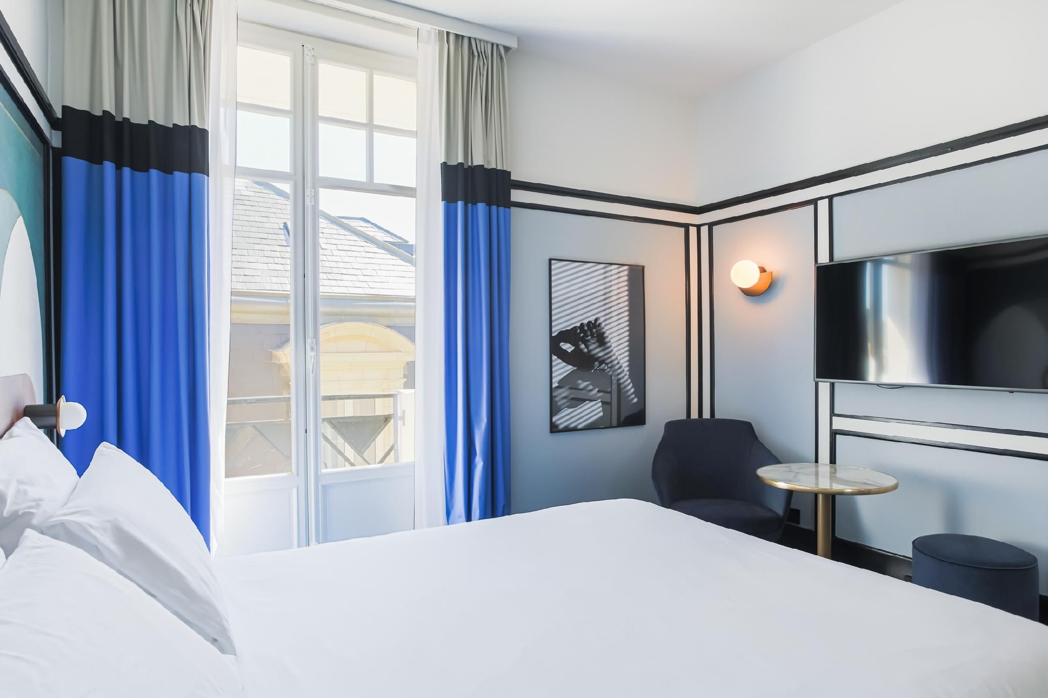 Classic room with a double bed