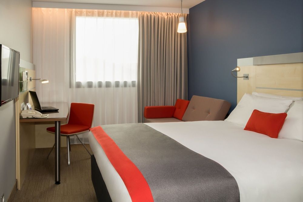 Standard Room, 1 Queen Bed (Free Breakfast)