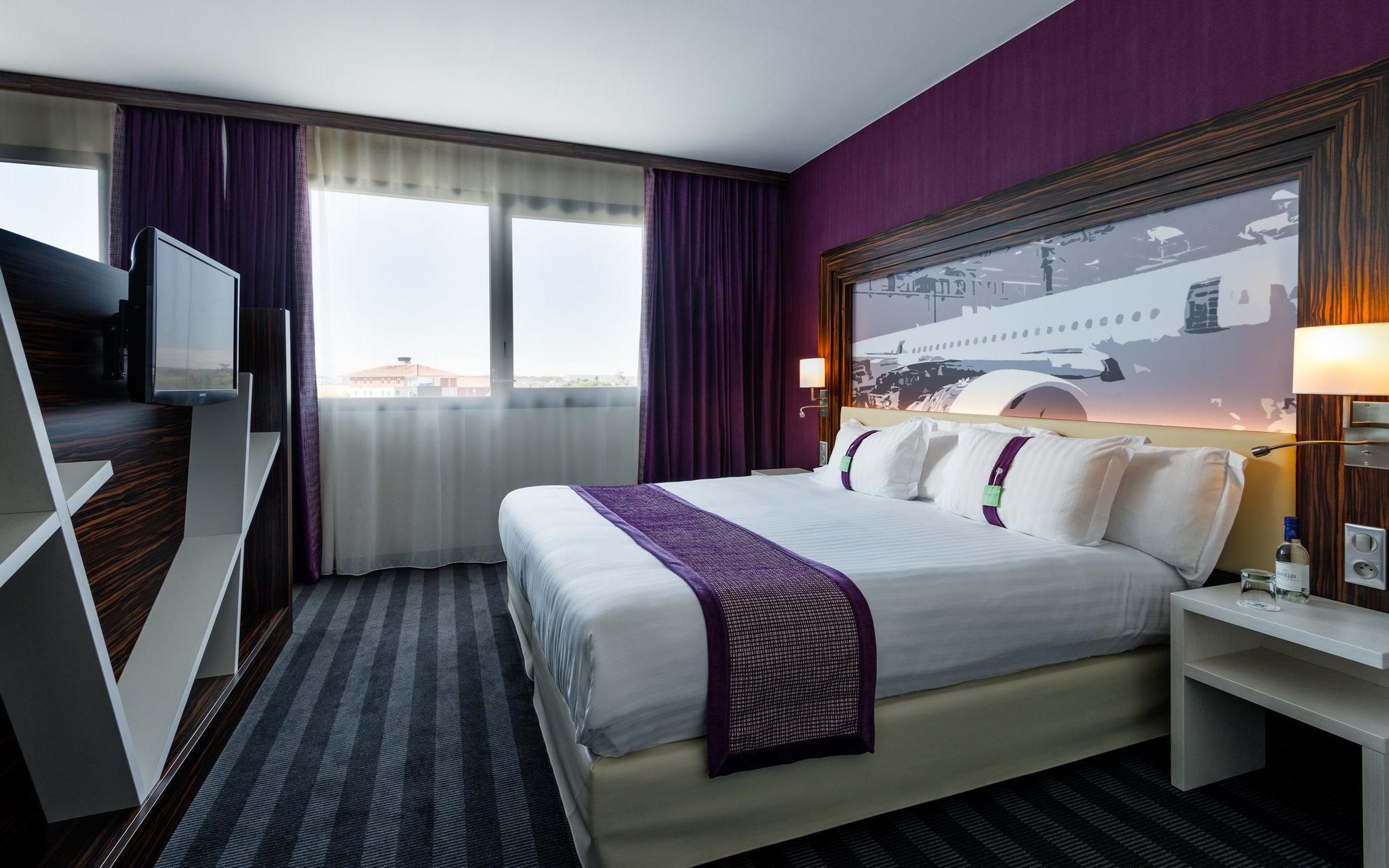 1 King Bed Suite Non Smoking