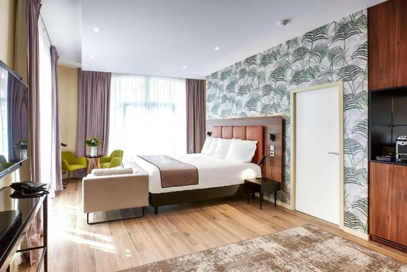 1 King Bed, Suite, Nonsmoking, Upgrade