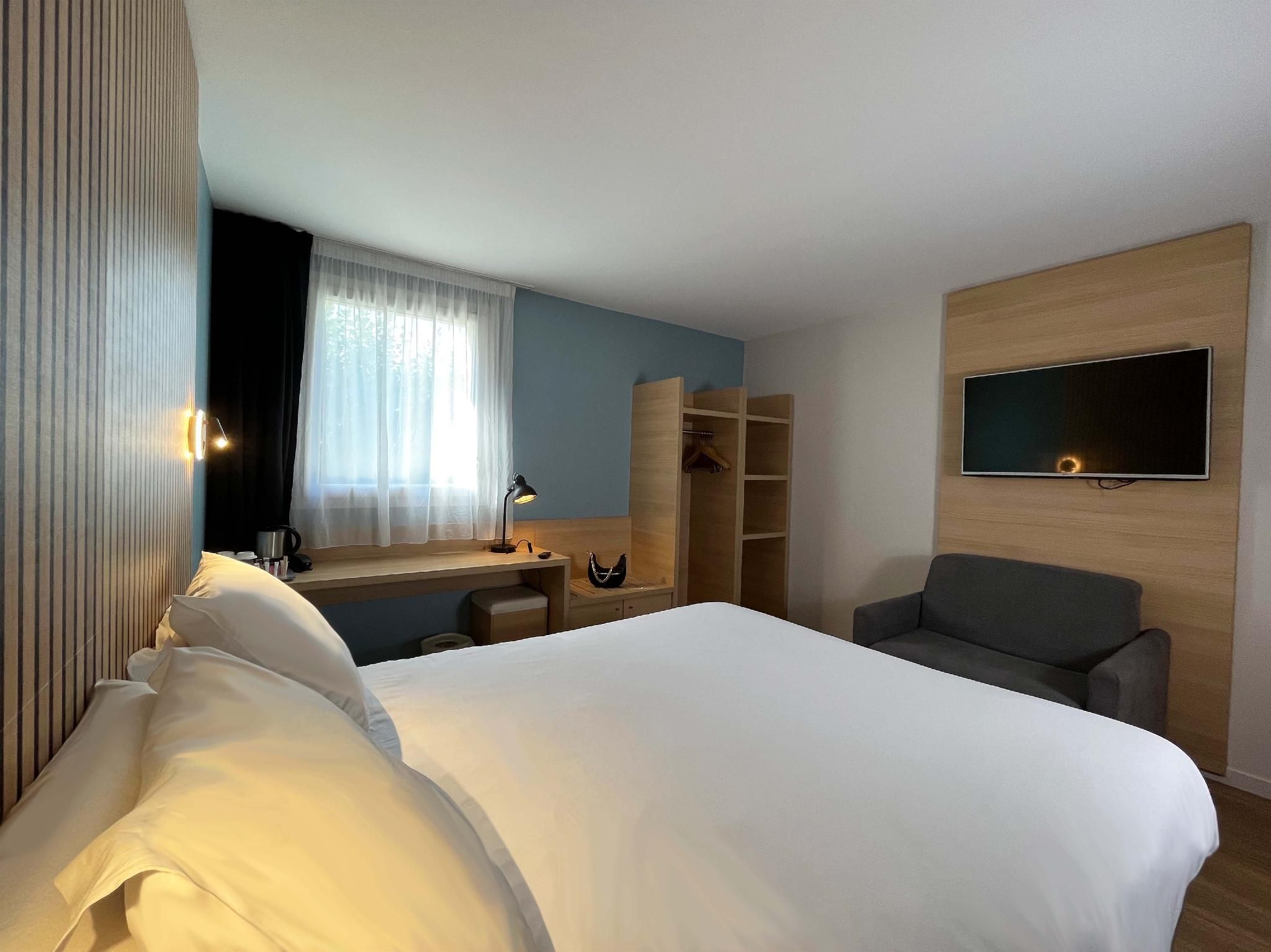 1 Queen Bed, Nonsmoking, Superior Room, Sofabed
