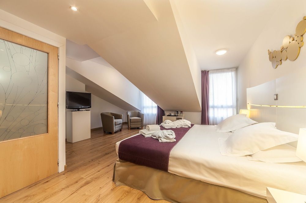 Hotel Montaigne & Spa Classic Double Room 5