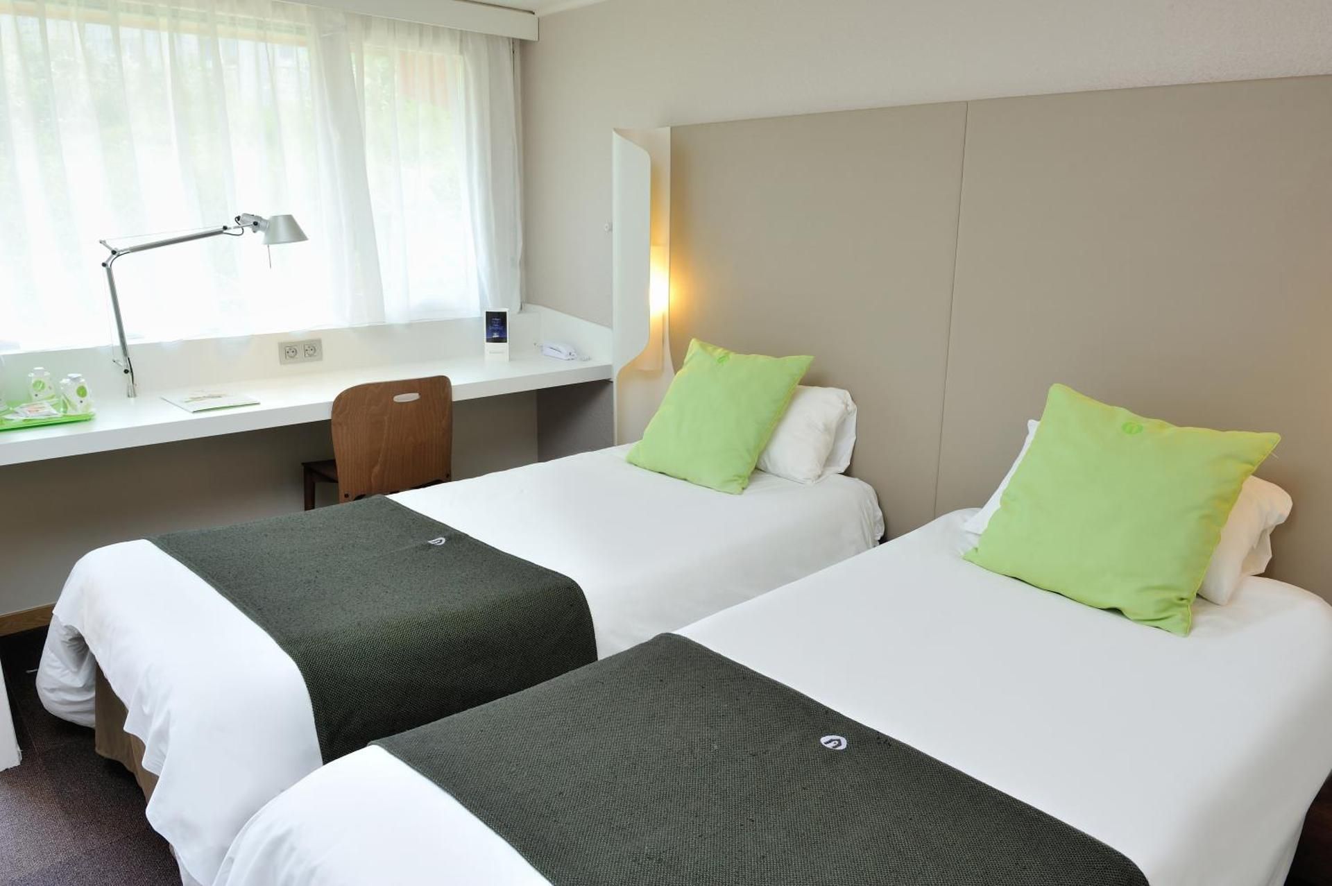 Standard Twin Room with One Single Bed - Up to Ten Years