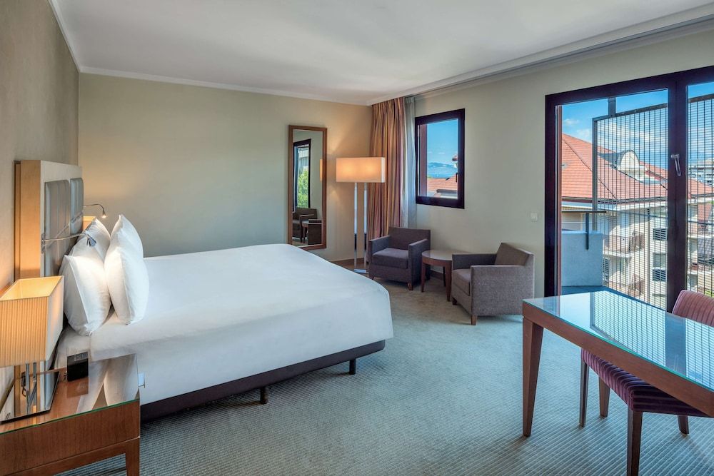 Room, 1 King Bed, Partial View