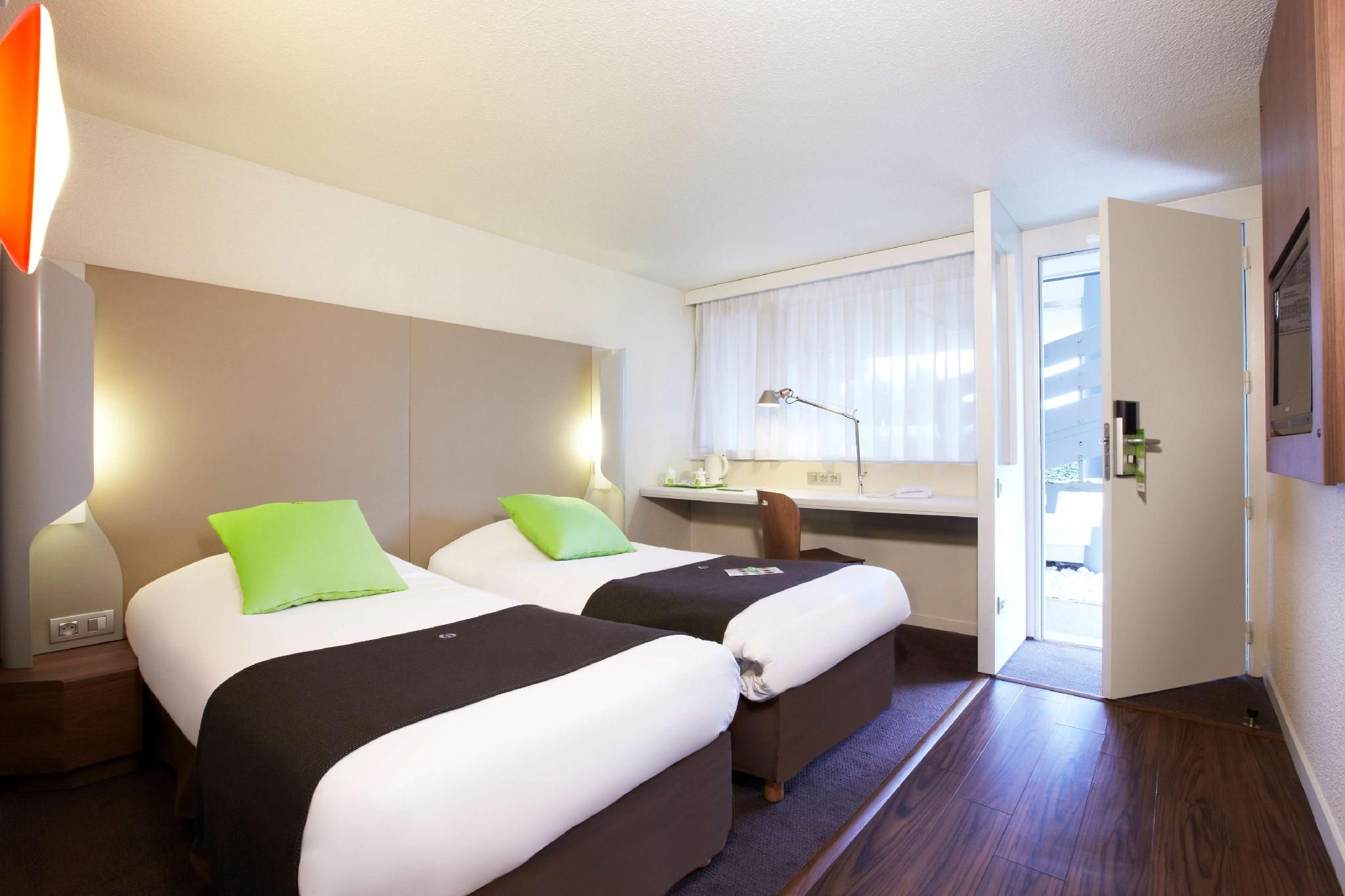2 Single Beds