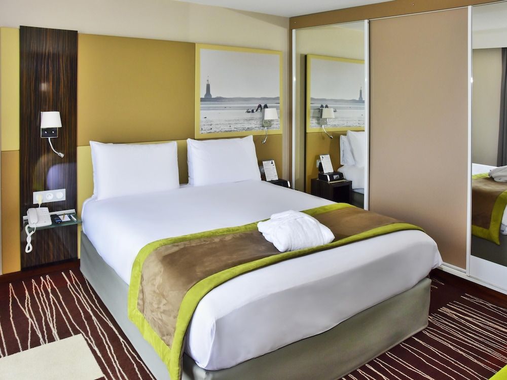 Privilege, Suite, 1 Double Bed with Sofa bed, Balcony, Ocean View