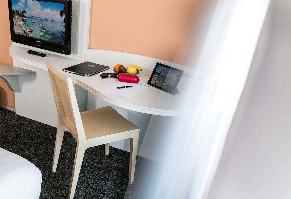 undefined Best Western Astoria 9