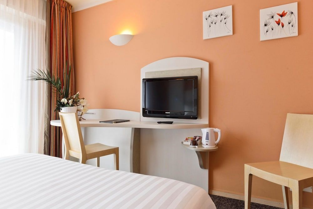 undefined Best Western Astoria 8