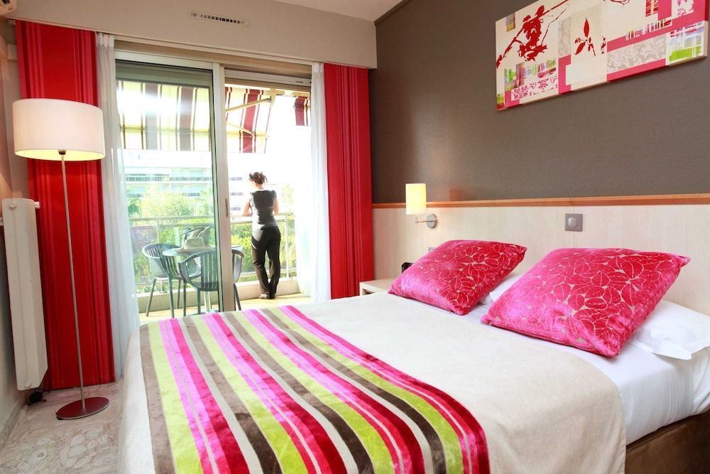 The Originals Boutique, Hôtel Les Strélitzias, Antibes Juan-Les-Pins Classic Room, Terrace 2