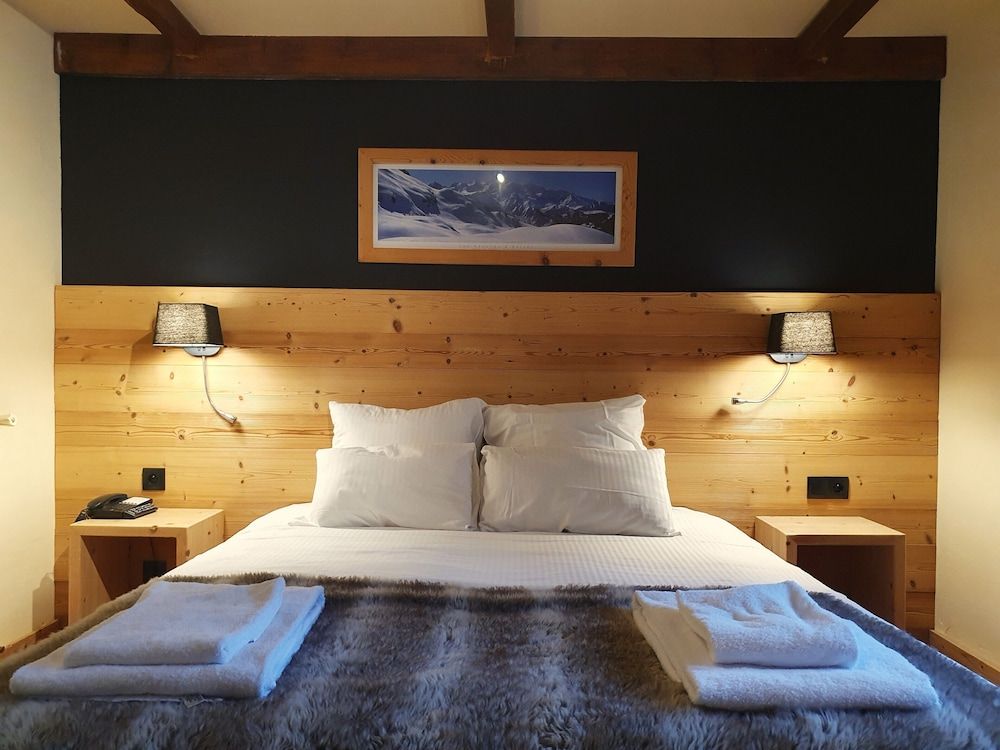 Chalet Hotel Du Bois Double Room with Balcony Brévent Side