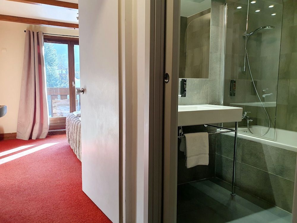 Chalet Hotel Du Bois Double Room with Balcony Mont Blanc side 2