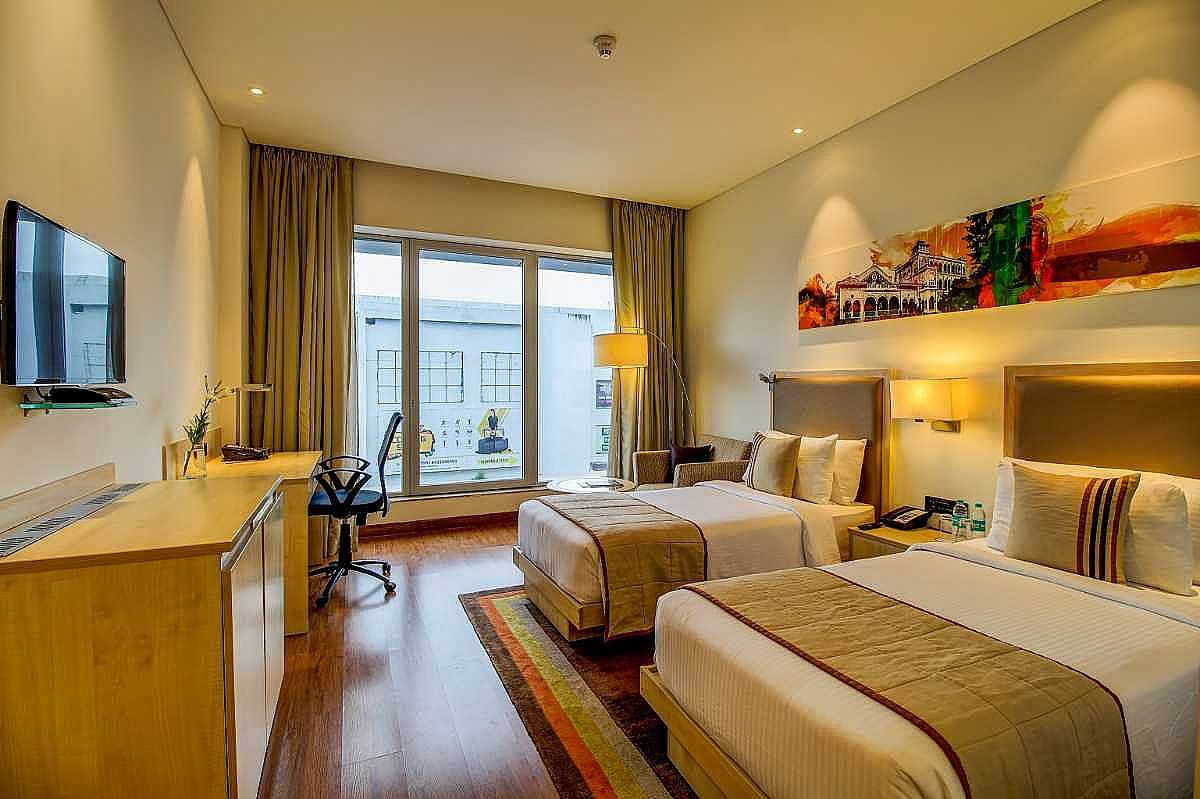 Deluxe Room City View Twin Bed