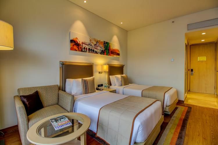 Deluxe Room City View Twin Bed