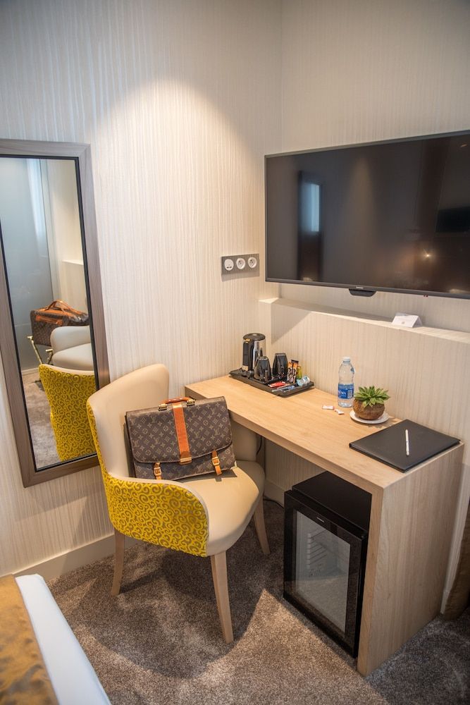 Best Western Beausejour Superior Room, 1 Queen Bed, Non Smoking 4