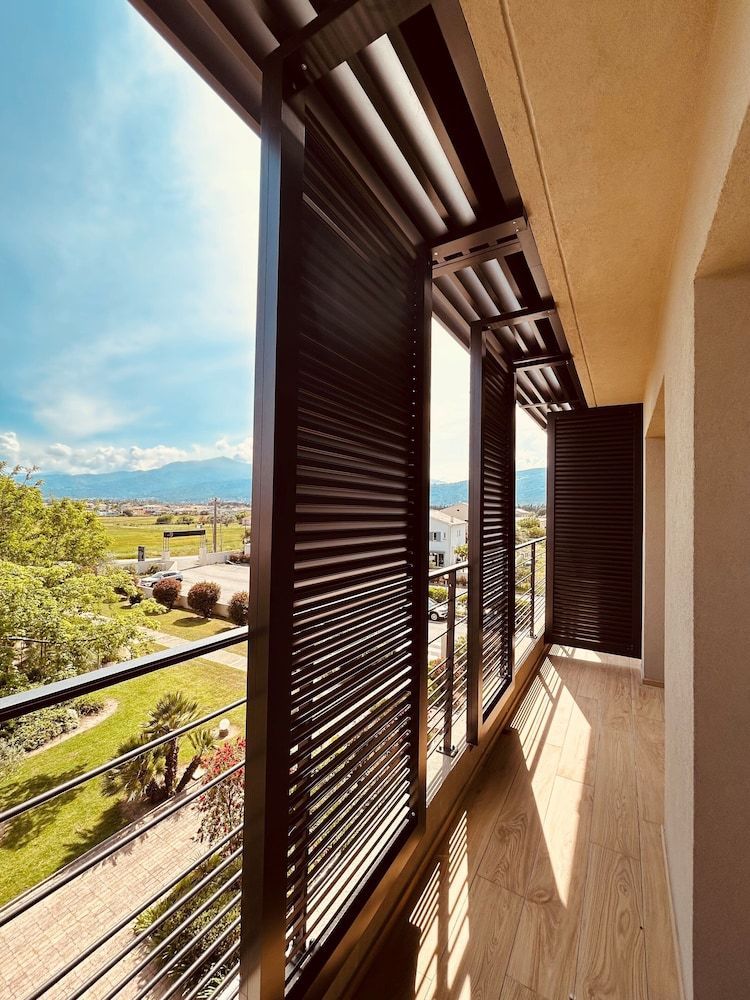 Hotel Restaurant SPA la Madrague Family Room 5