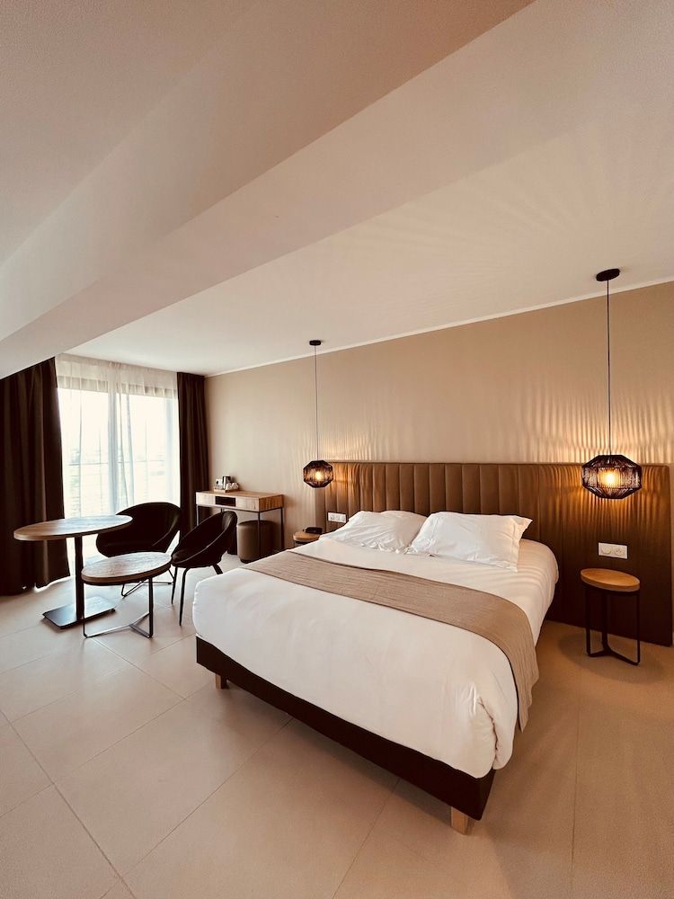 Hotel Restaurant SPA la Madrague Family Room 3