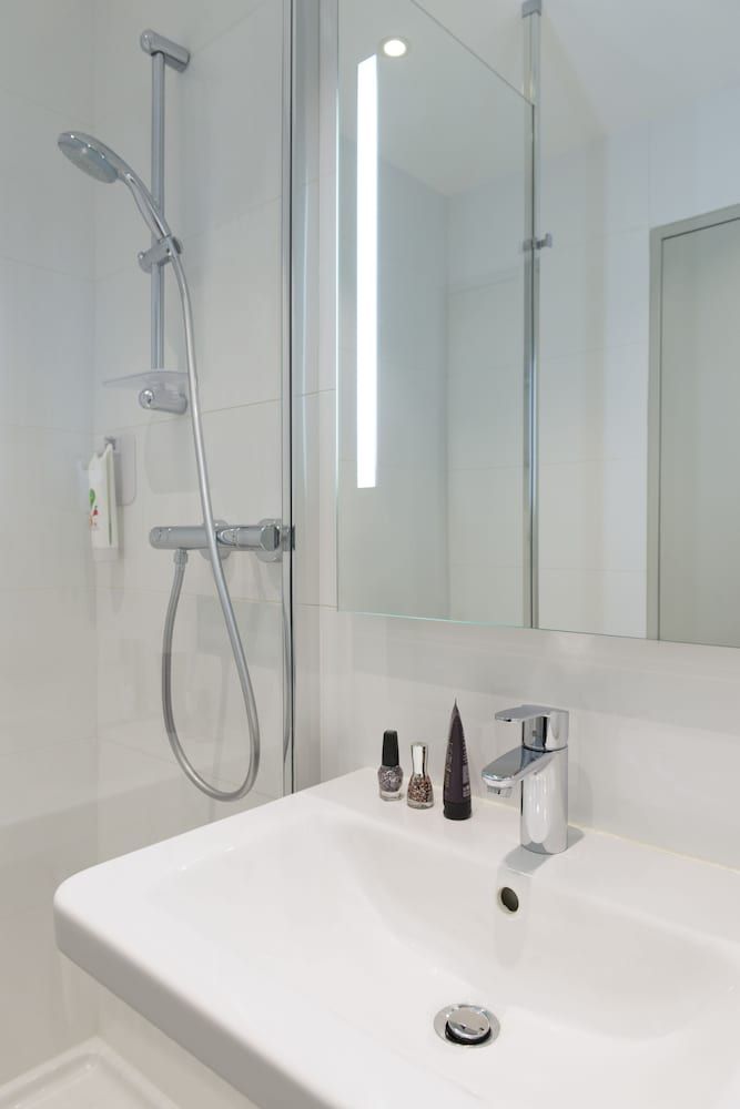 ibis Styles Lyon Confluence Standard Room, 1 Double Bed 16