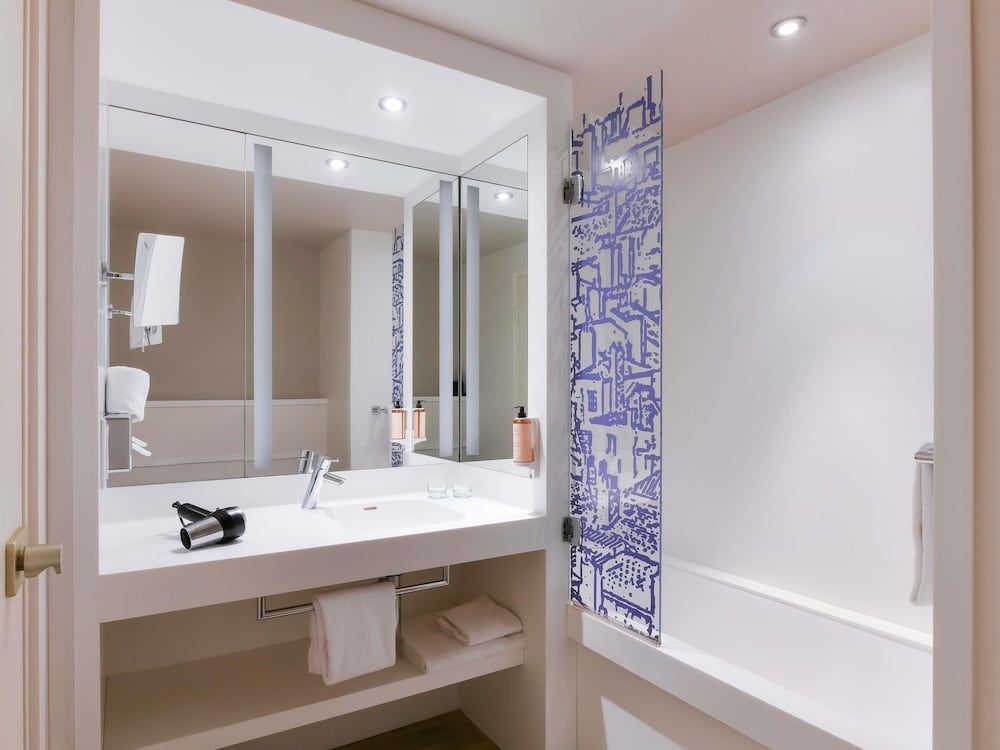 Mercure Lyon Centre Saxe Lafayette Standard Room, 1 Double Bed 5