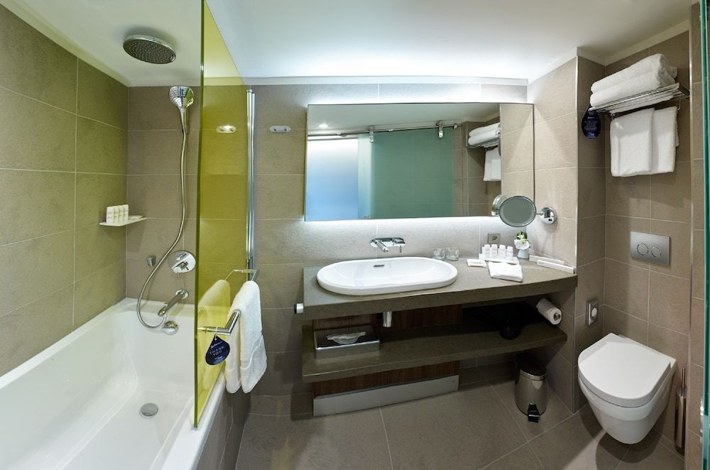 Radisson Blu Hotel Lyon Standard Room, City View 8