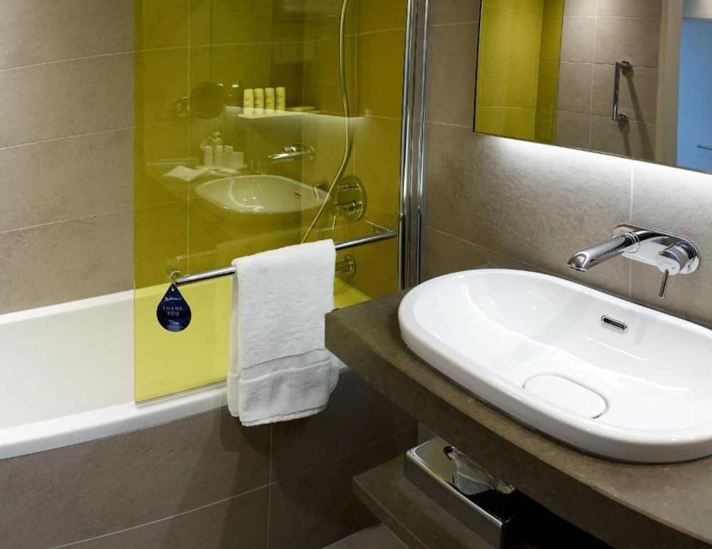 Radisson Blu Hotel Lyon Standard Room, City View 9