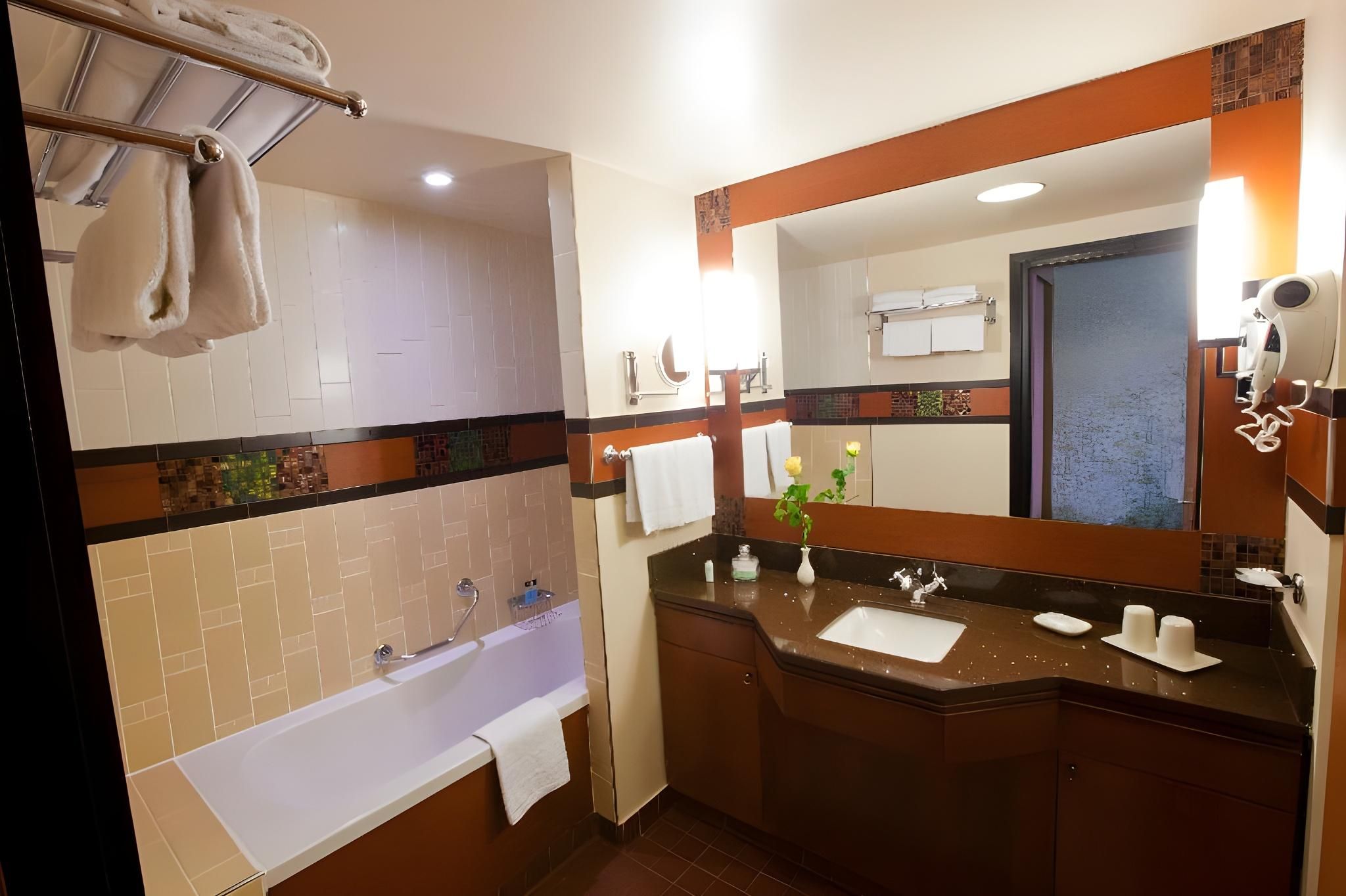 Golden Forest Club Room - Lake side