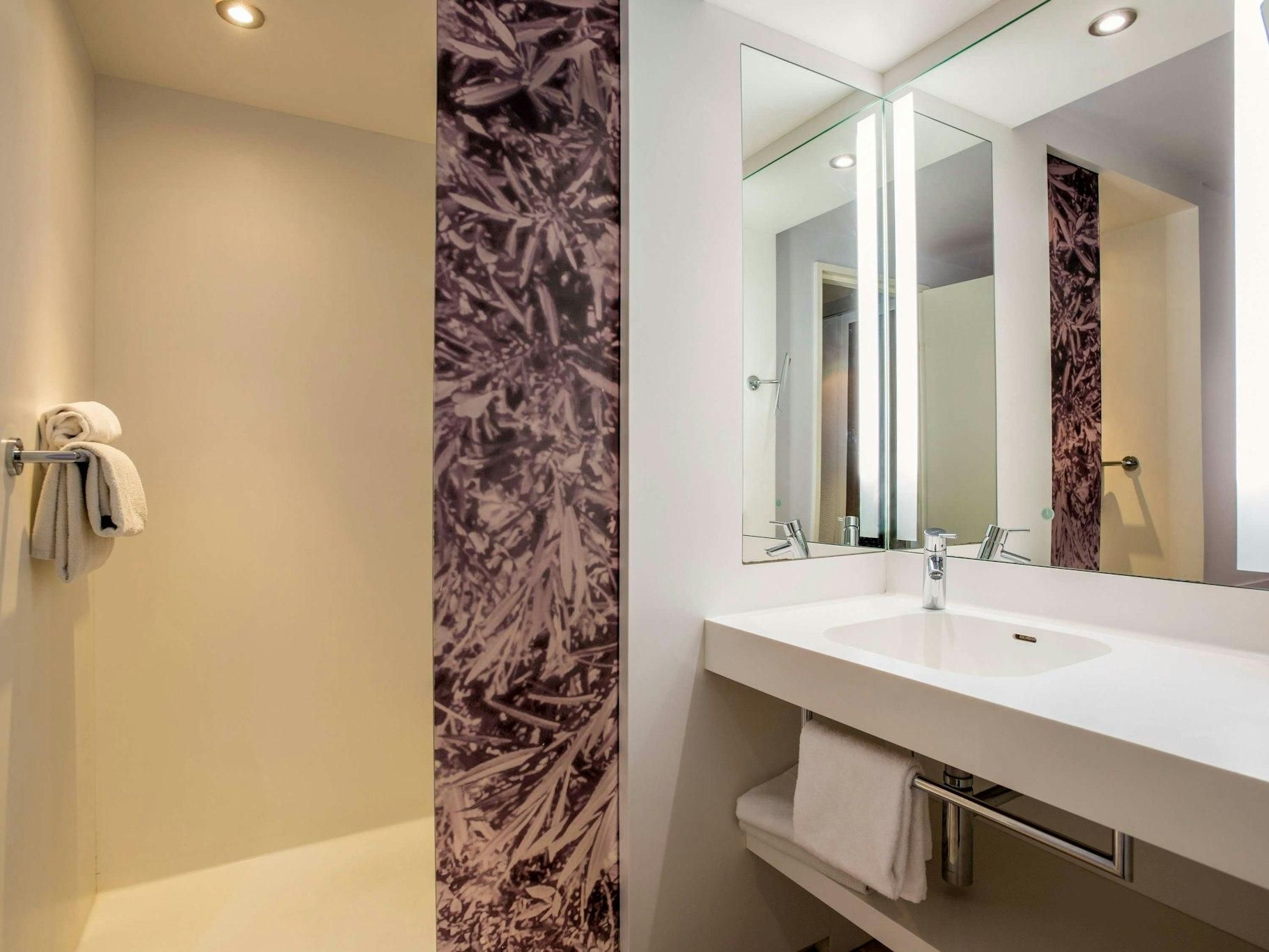 Mercure Marseille Centre Vieux Port Classic Twin Bed 3