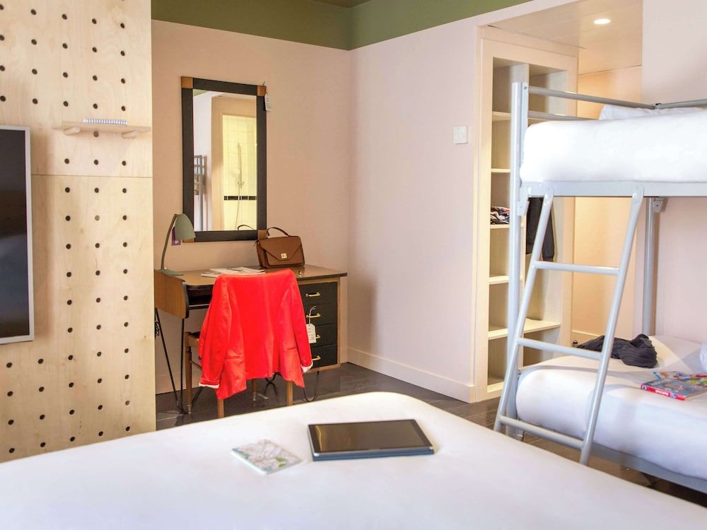 Greet Hotel Marseille Centre St Charles Family Room, 2 Double Beds 4