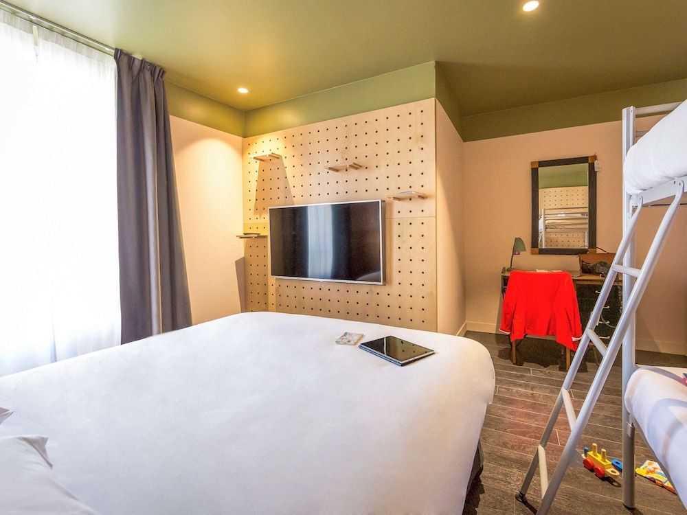 Greet Hotel Marseille Centre St Charles Family Room, 2 Double Beds 2