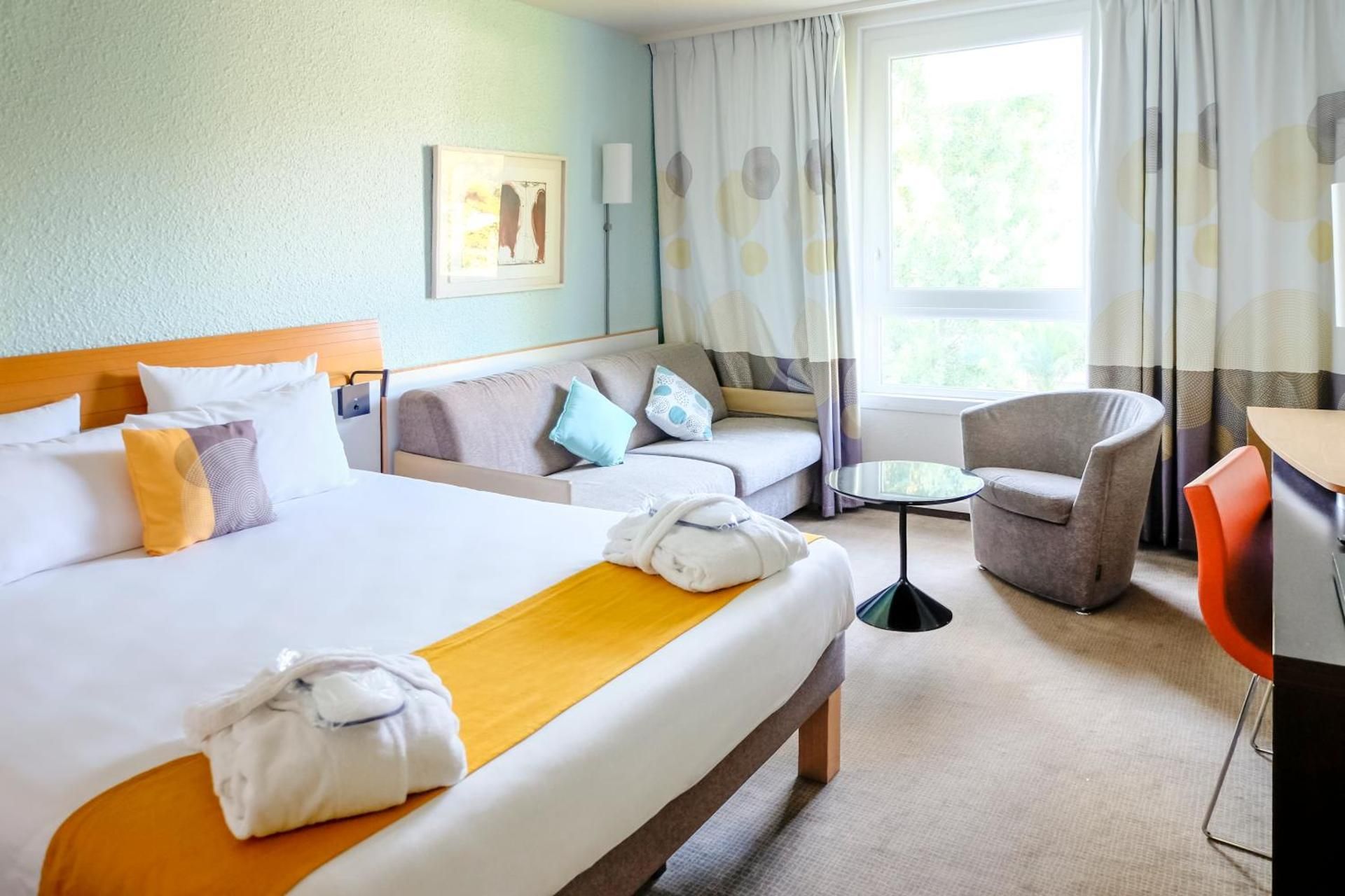 Superior Room on the pool side - 1 double bed a nd 1 double sofa bed